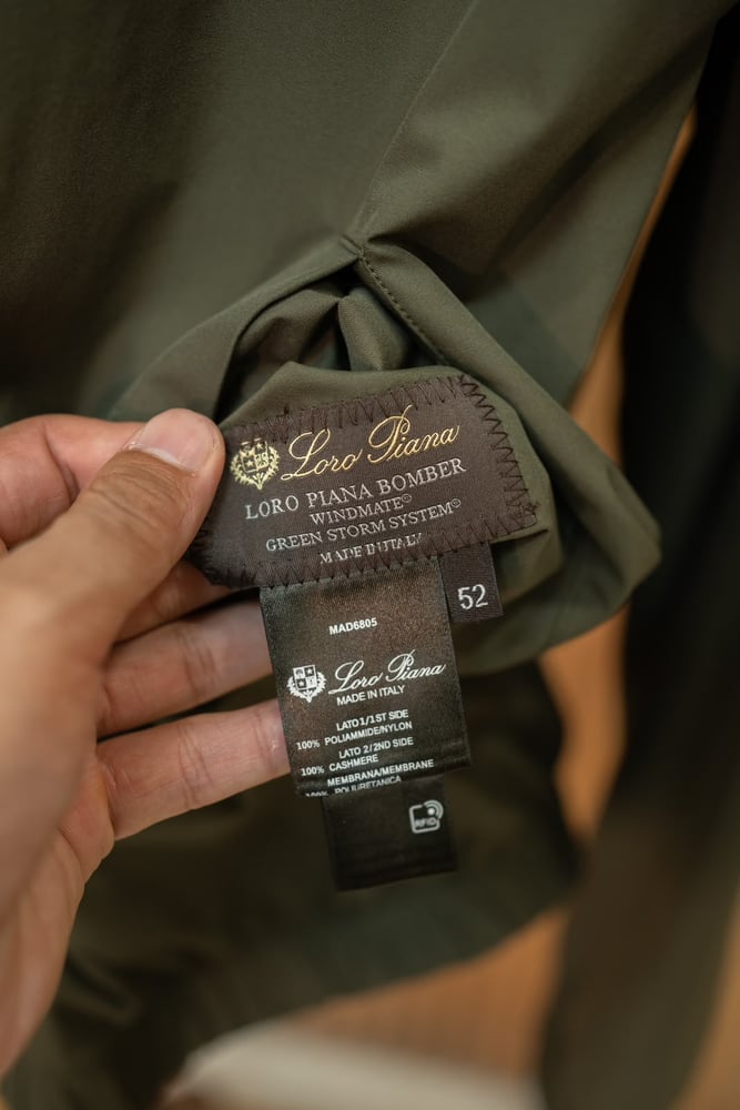 جاكيت بومبر ثنائي الوجه بأكمام طويلة من لورو بيانا | Loro Piana Reversible Bomber