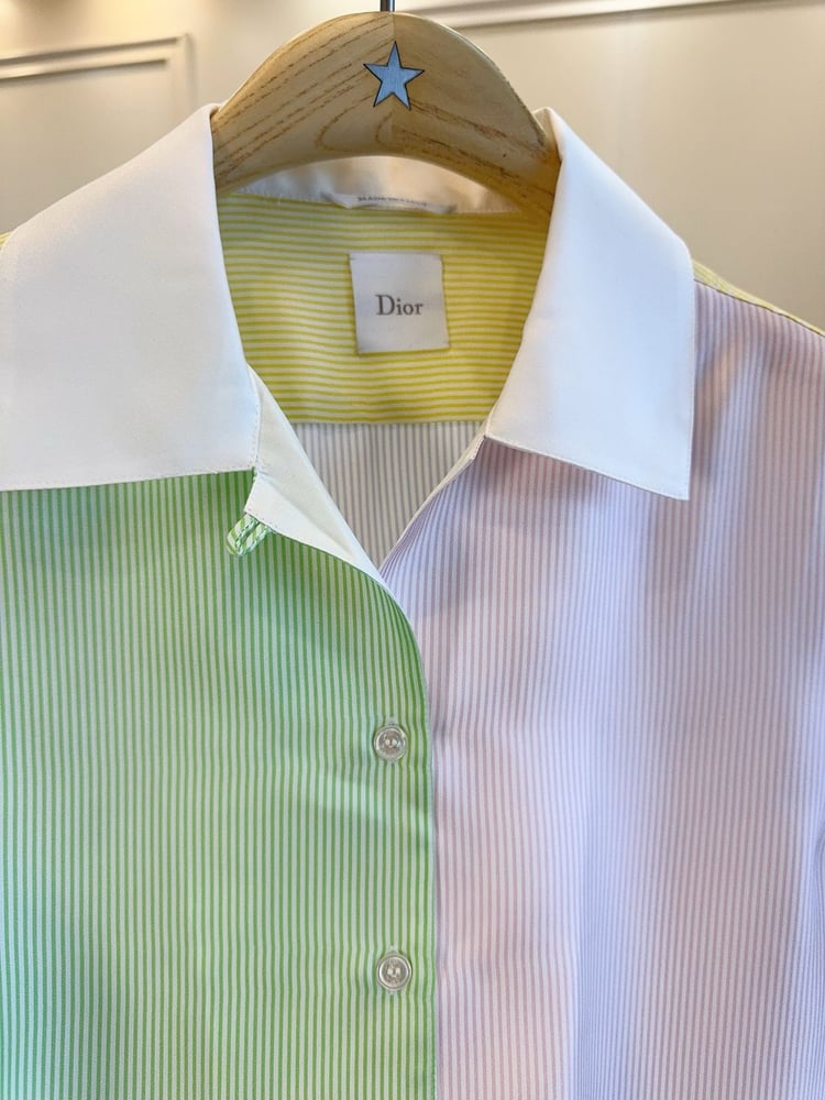 قميص ديور Dior  الحريري المقلم بألوان الباستيل المتعددة
