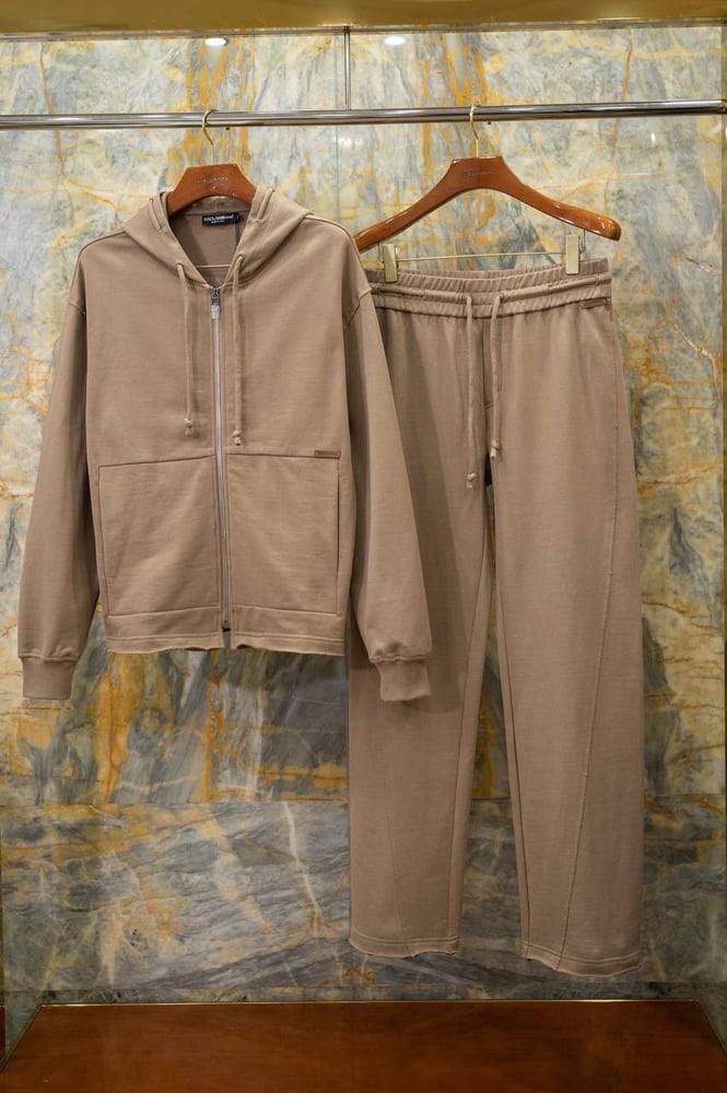 طقم رياضي فاخر للرجال من دولتشي آند غابانا (Dolce & Gabbana Tracksuit)