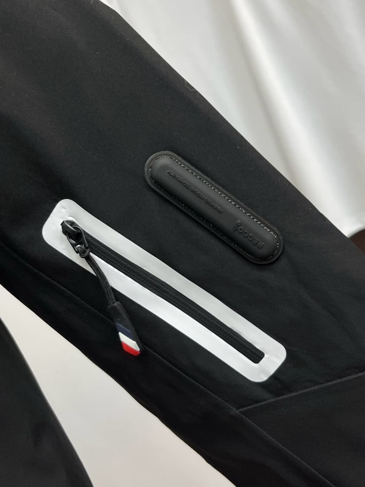 جاكيت / معطف رجالي فاخر مقاوم للعوامل الجوية (Gore-Tex / Day-Namic) من "مونكلير غرونوبل" (Moncler Grenoble)