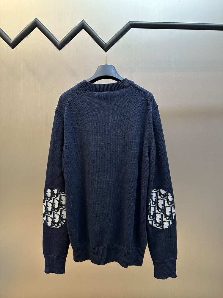 سويت شيرت تريكو رجالي فاخر بتفاصيل أوبليك من كريستيان ديور (Christian Dior)