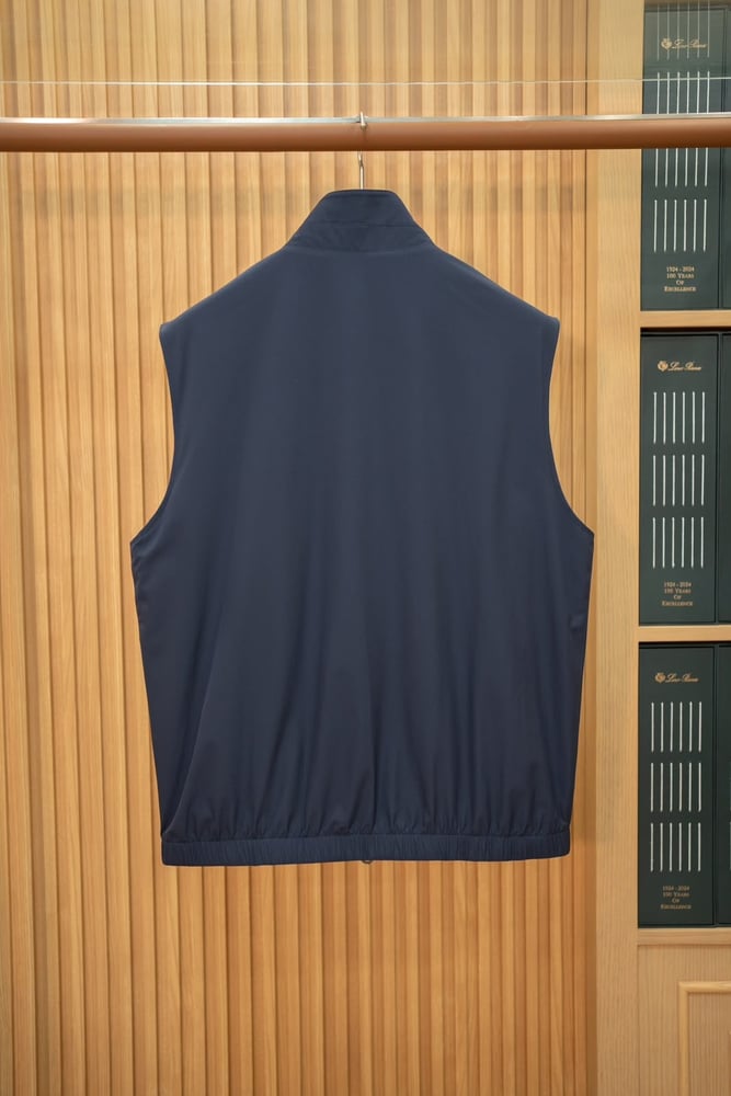 جاكيت "بومبر" الفاخر ثنائي الوجه من لورو بيانا (Loro Piana Reversible Bomber Vest)