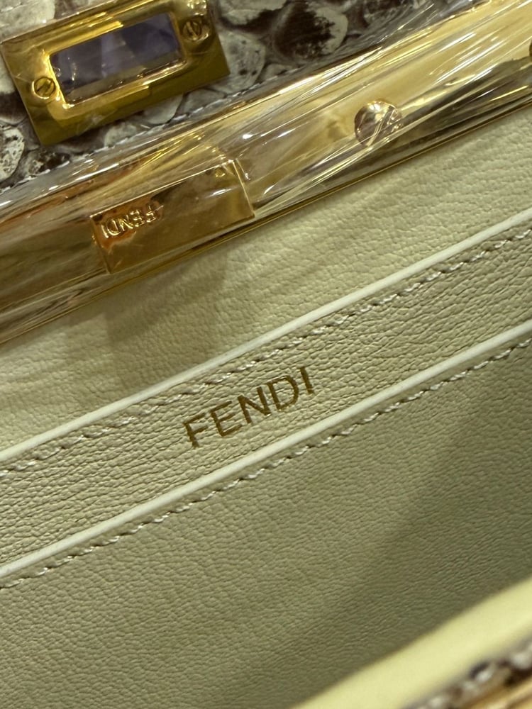 حقيبة بيكابو ميني الفاخرة بنقشة جلد الثعبان الطبيعي من (Fendi) ٢٠سم