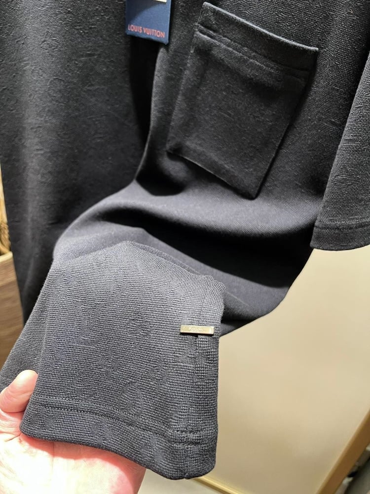 تيشيرت لويس فيتون مونوغرام كلاسيك Louis Vuitton Monogram Pocket T-Shirt