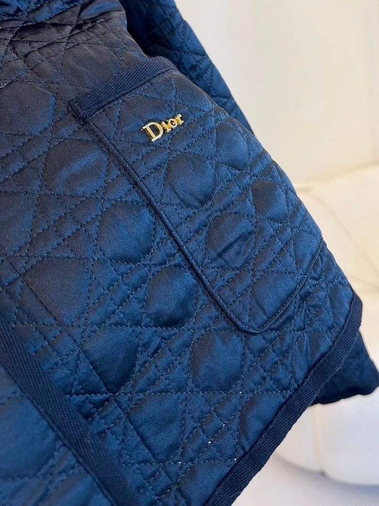 جاكيت "ديور" (Dior) النسائي المبطن بتصميم كاناج (Cannage) الأيقوني