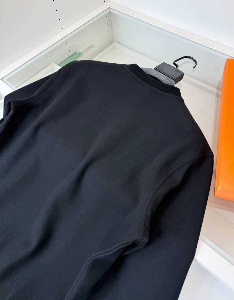 سويت شيرت هيرميس الفاخر بتطريز الحصان الكامل (Hermes Full Horse Embroidered Sweatshirt)