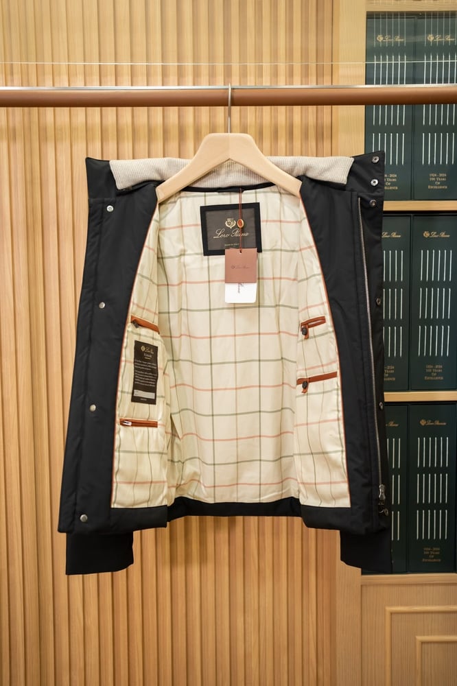 معطف "فوياجر" الفاخر المقاوم للعوامل الجوية من لورو بيانا (Loro Piana Voyager Jacket)
