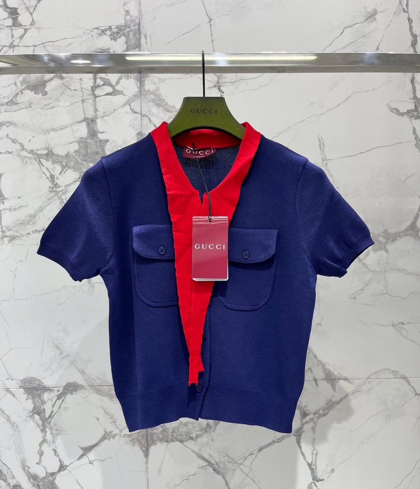 قميص "غوتشي" المحبوك بياقة متباينة (Gucci Ribbed Knit Shirt)