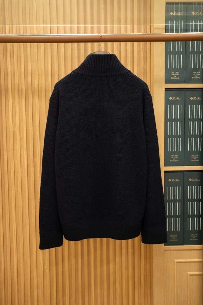 سويتشيرت صوف كشمير فاخر بنصف سحاب من لورو بيانا (Loro Piana Cashmere Half-Zip Sweater)