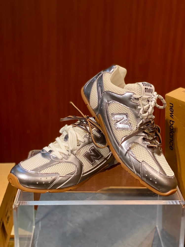 حذاء نيو بالانس x ميو ميو (New Balance x Miu Miu 530) الرياضي الفاخر - الإصدار الثاني