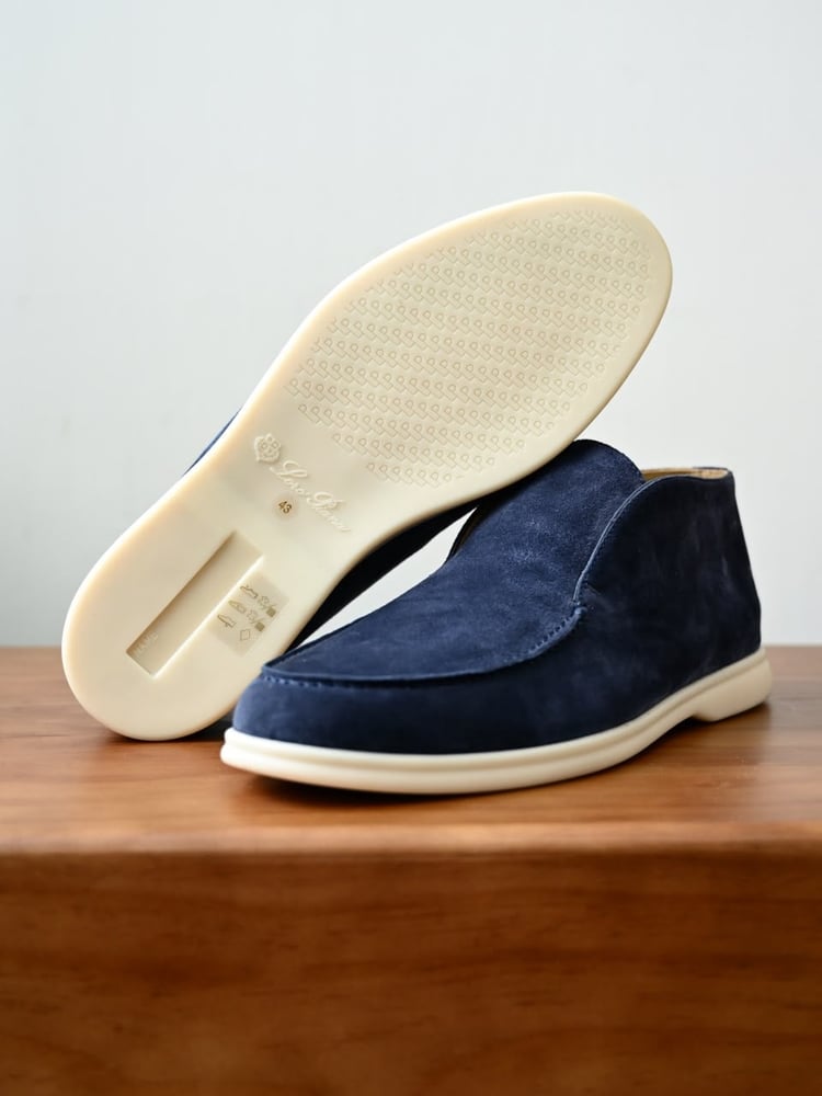 حذاء لورو بيانا الرجالي الشمواه الأيقوني (Loro Piana Open Walk Suede Shoes)