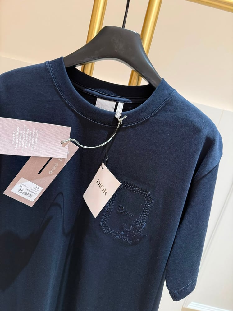 تيشيرت فاخر للرجال من ديور (Dior T-Shirt)