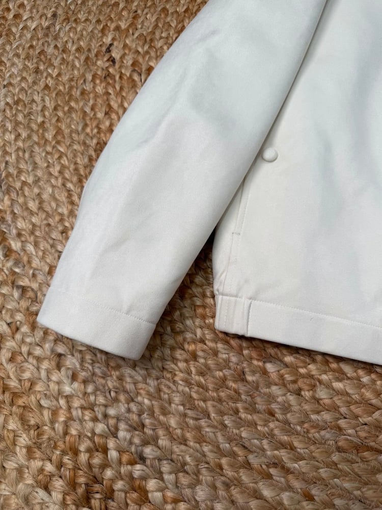 جاكيت جلد / شمواه رجالي فاخر من "برلوتي" (Berluti) باللون الأبيض الأنيق (Off-White Suede Jacket)