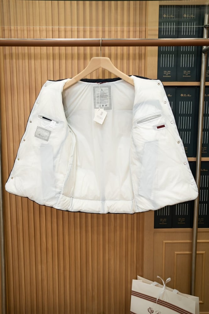 جاكيت (ليست) فاخر من الفيكوينا الخالص 100% من برونيلو كوتشينيلي (Brunello Cucinelli Pure Vicuña Puffer Vest)