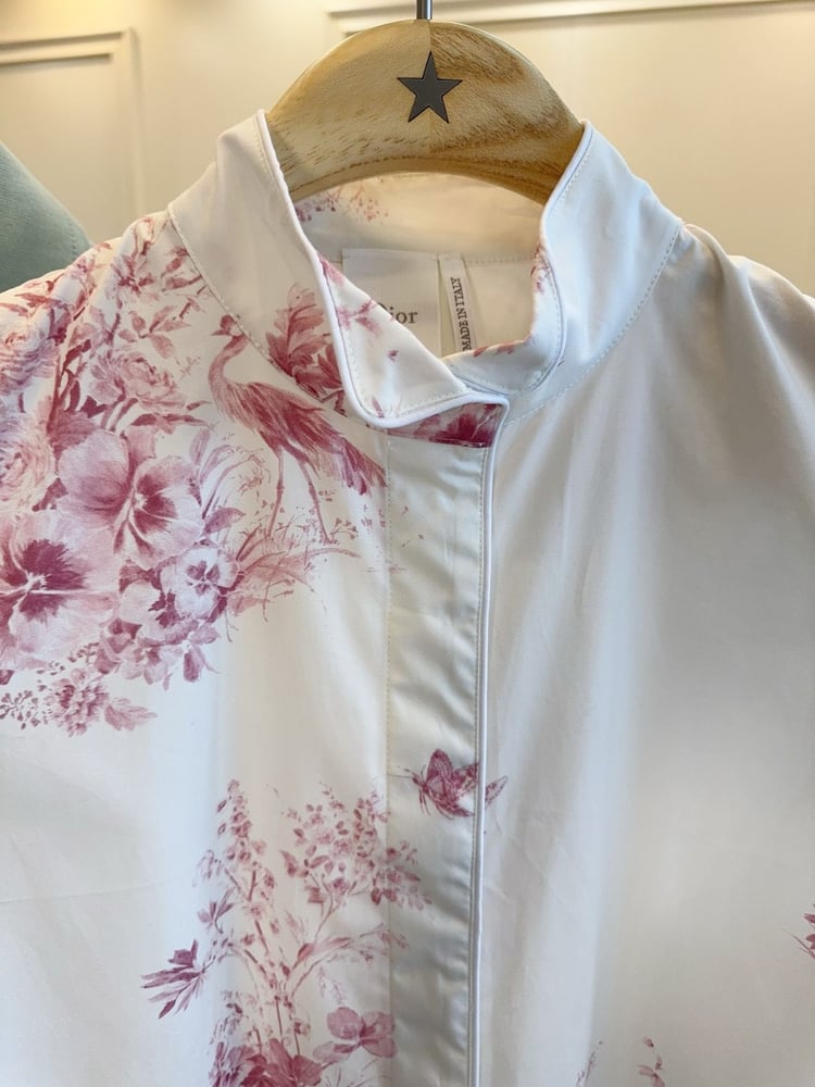 فستان قطن ميدي بدون أكمام بنقشة توال دي جوي من ديور (Dior)