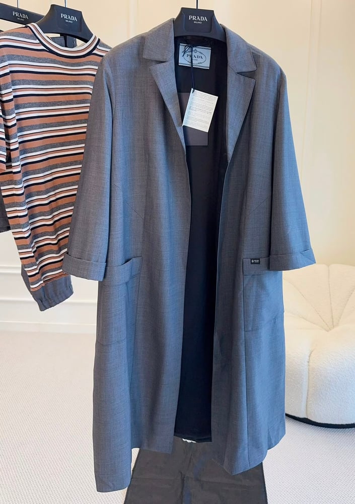 معطف "برادا" الخفيف بأسلوب البليزر (Prada Lightweight Blazer Coat)