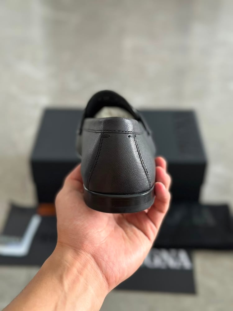 حذاء "لوفر" رجالي فاخر من الجلد الطبيعي من إرمينجيلدو زينيا (Ermenegildo Zegna Leather Loafers)