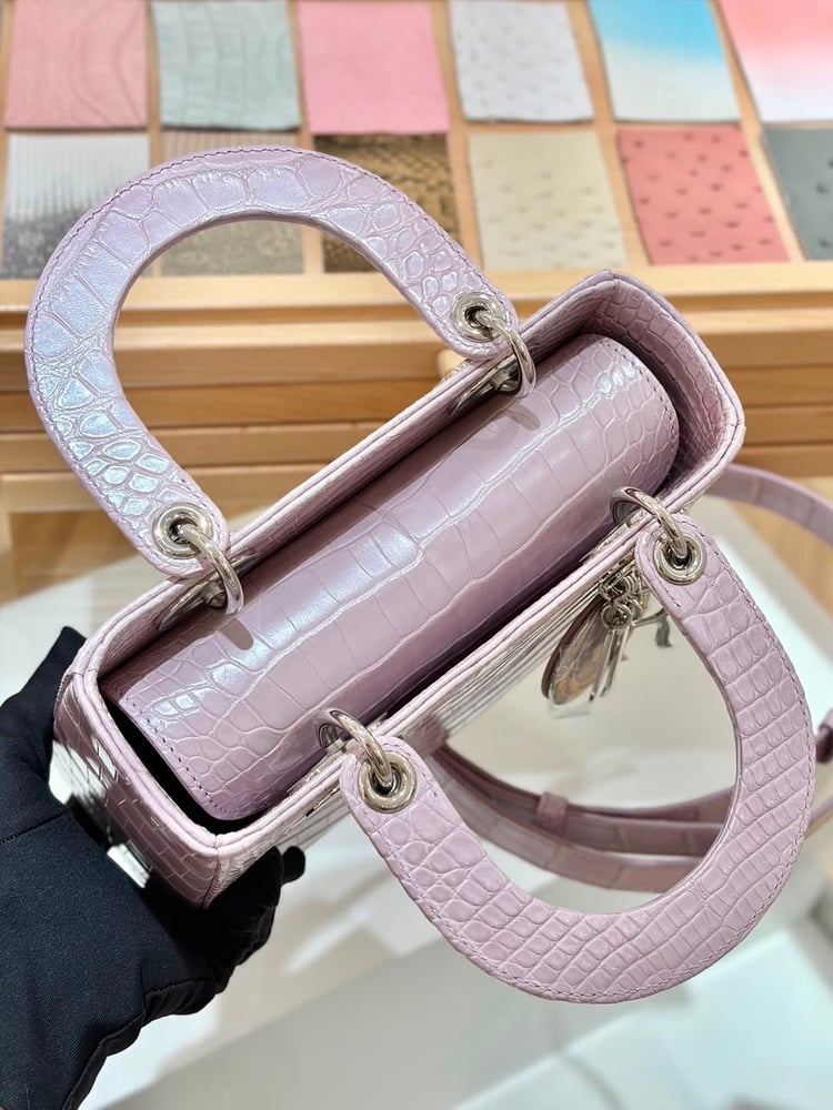 حقيبة "ديور" (Dior) ليدي ديور الفاخرة