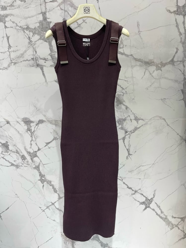 فستان "لويفي" المحبوك بحمالات معدنية (Loewe Ribbed Knit Dress)