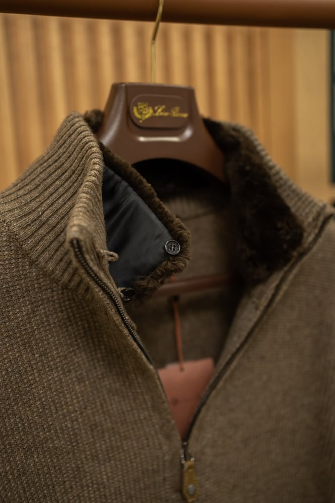 سويتشيرت صوف كشمير فاخر بنصف سحاب من لورو بيانا (Loro Piana Cashmere Half-Zip Sweater)