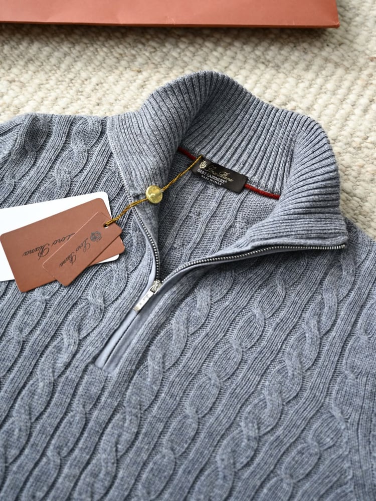 سترة لورو بيانا الرجالية الفاخرة المحبوكة بسحاب (Loro Piana Cable-Knit Zip Cardigan / Sweater)