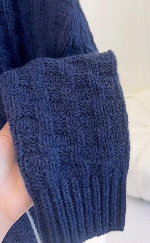 كارديجان برادا النسائي المحبوك بسحاب كامل (Prada Full-Zip Knit Cardigan)