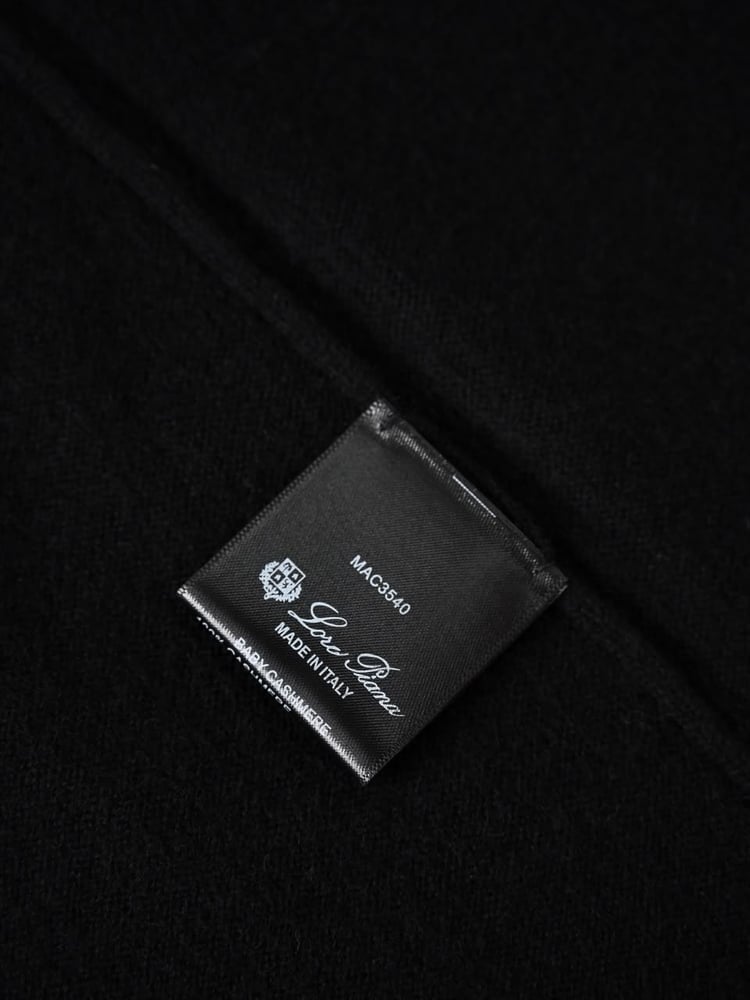 سويتر لورو بيانا الكشمير الفاخر بياقة عالية (Loro Piana Cashmere Turtleneck Sweater)