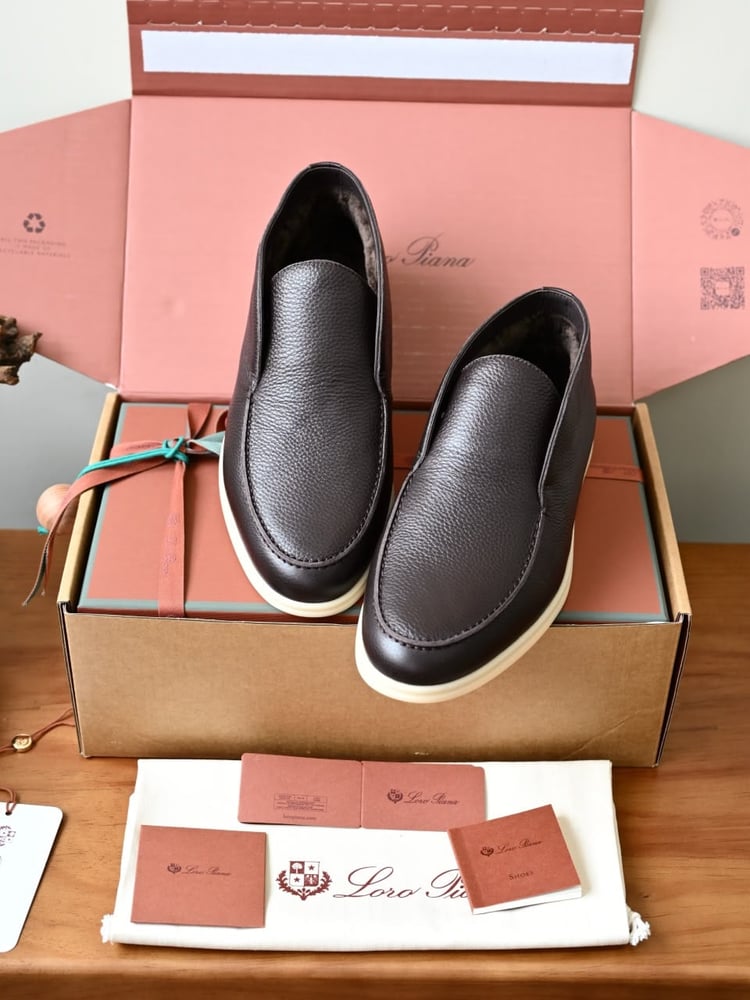 حذاء لورو بيانا الرجالي المصنوع من الجلود الحبيبية الفاخرة (Loro Piana Open Walk Grained Leather Shoes)