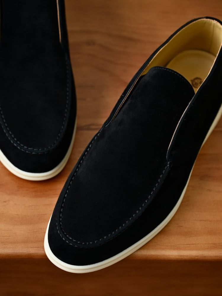 حذاء لورو بيانا الرجالي الشمواه الأيقوني (Loro Piana Open Walk Suede Shoes)