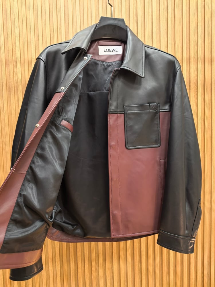 جاكيت لويفي الجلدي ثنائي اللون (Loewe Two-Tone Leather Jacket)