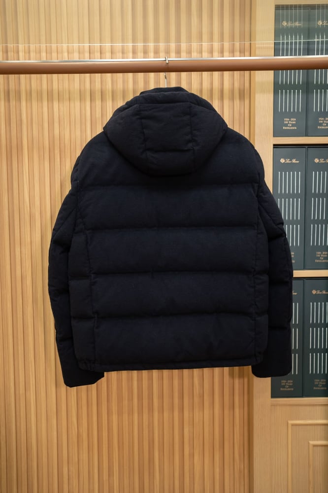 جاكيت منفوخ فاخر بقبعة من برونيلو كوتشينيلي (Brunello Cucinelli Puffer Down Jacket)