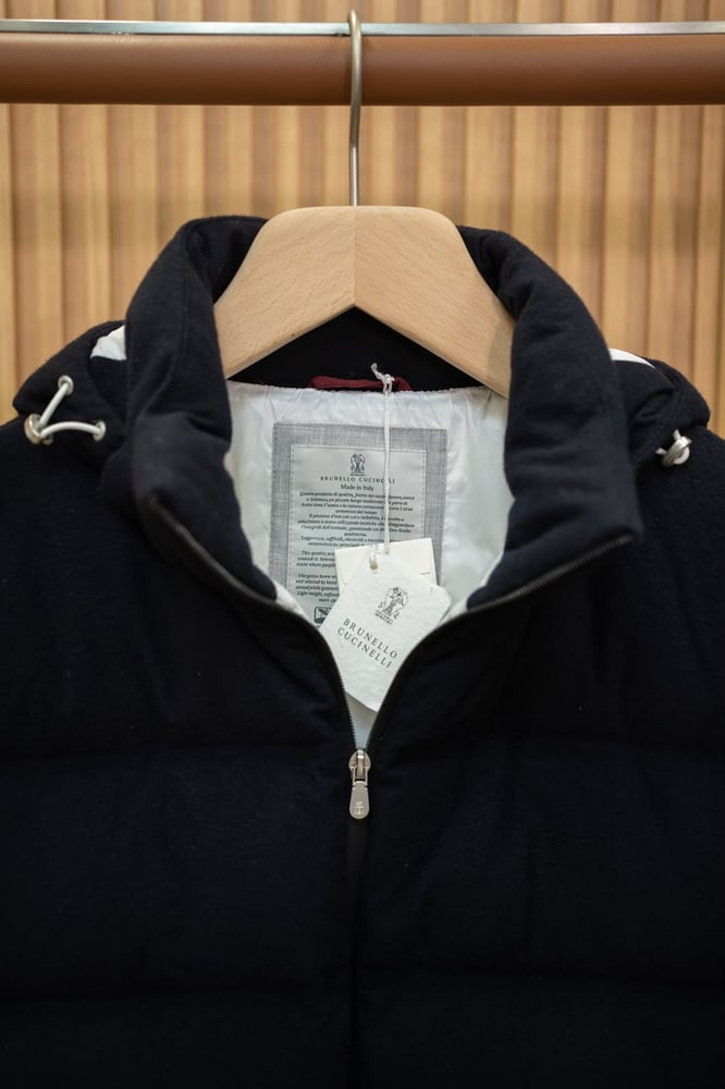 جاكيت منفوخ فاخر بقبعة من برونيلو كوتشينيلي (Brunello Cucinelli Puffer Down Jacket)
