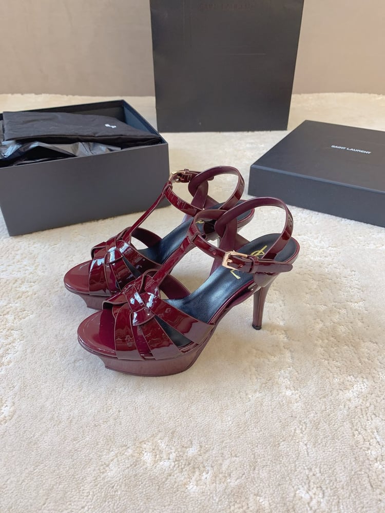 صندل سان لوران "تريبيوت" (Saint Laurent Tribute Sandal)