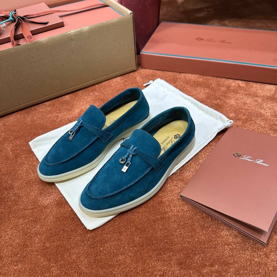 حذاء لوفر نسائي فاخر من لورو بيانا (Loro Piana Summer Walk Loafers)