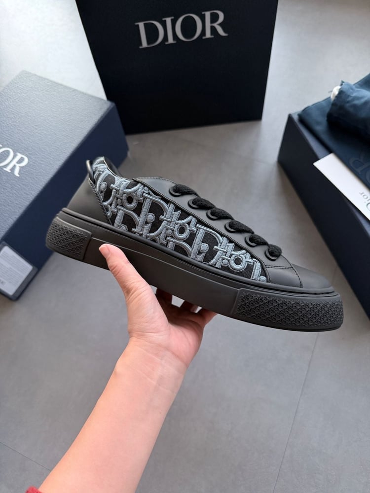 حذاء سنيكرز B33 من Dior