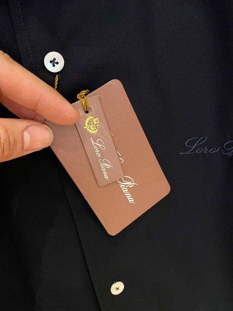 قميص "لورو بيانا" (Loro Piana)