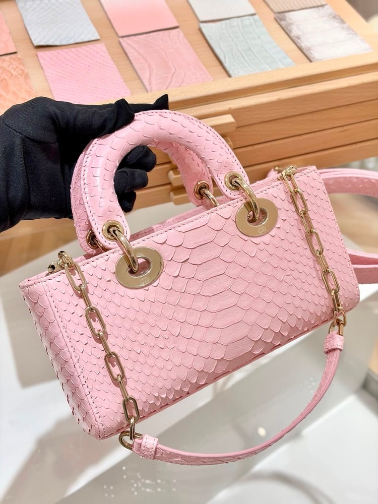 حقيبة يد نسائية فاخرة "ديور" (Dior)