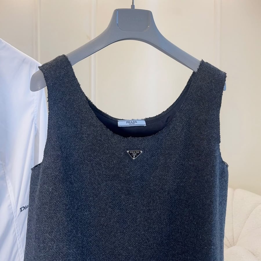 بلوزة برادا النسائية من الصوف الفاخر بدون أكمام (Prada Wool Tank Top / Vest)