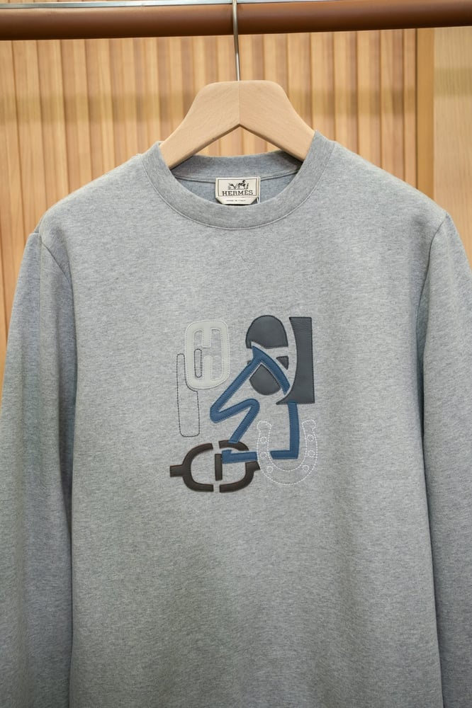 سويتشيرت رجالي فاخر بتصميم فني من هيرميس (Hermès Graphic Appliqué Sweatshirt)