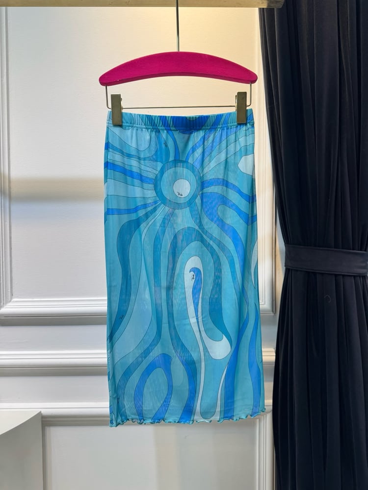 تنورة "بوتشي" (Pucci) الفاخرة
