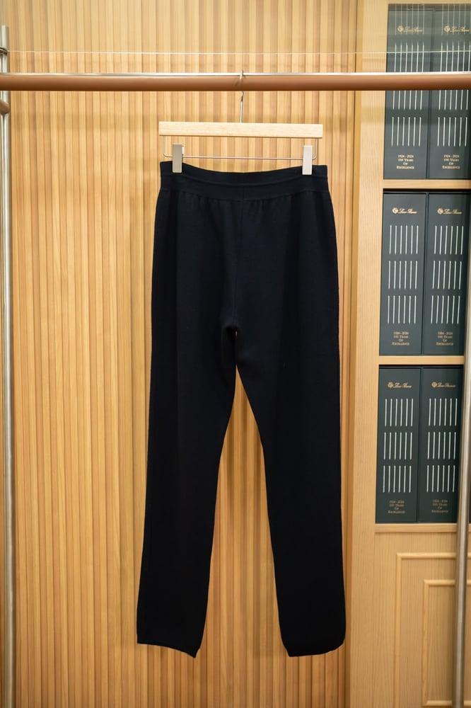 طقم كشمير فاخر بسحاب من لورو بيانا (Loro Piana Cashmere Zip-Up Tracksuit)