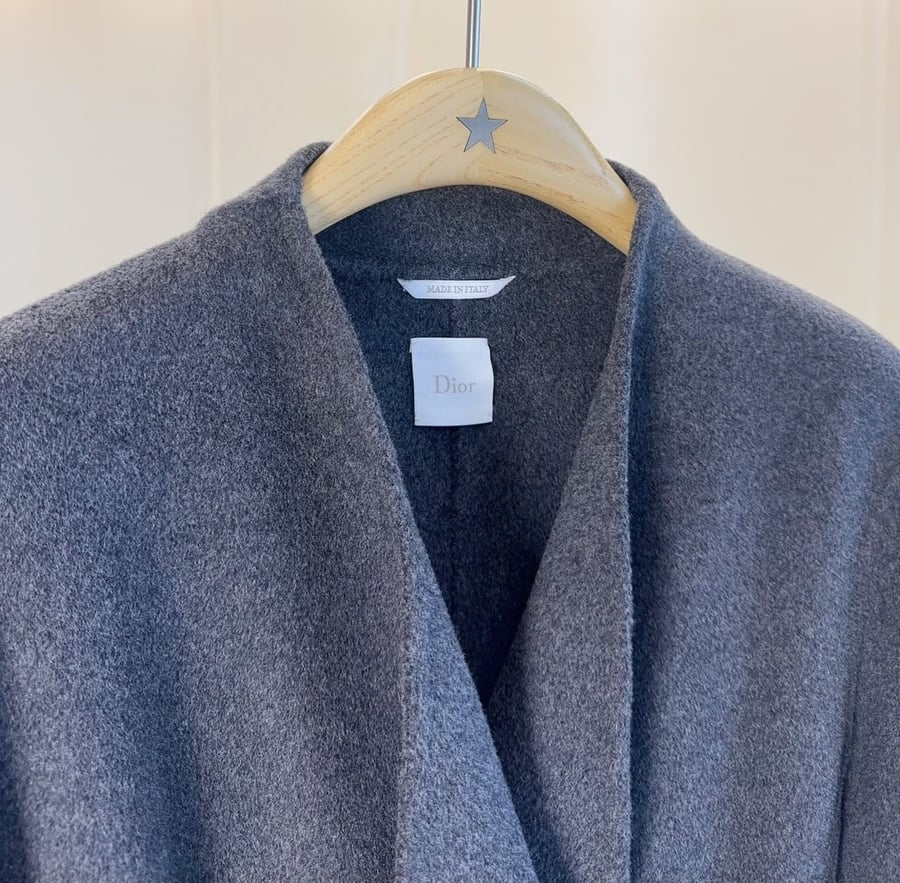 معطف ديور النسائي الطويل الفاخر من الصوف بتصميم مزدوج الصدر (Dior Long Wool Double-Breasted Coat)