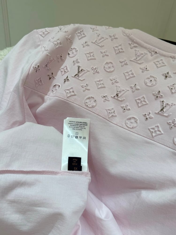 تيشيرت فاخر للرجال من لوي فيتون (Louis Vuitton T-Shirt)