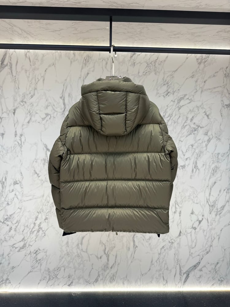 جاكيت هودي رجالي زيتي لامع من بريبري (Burberry)