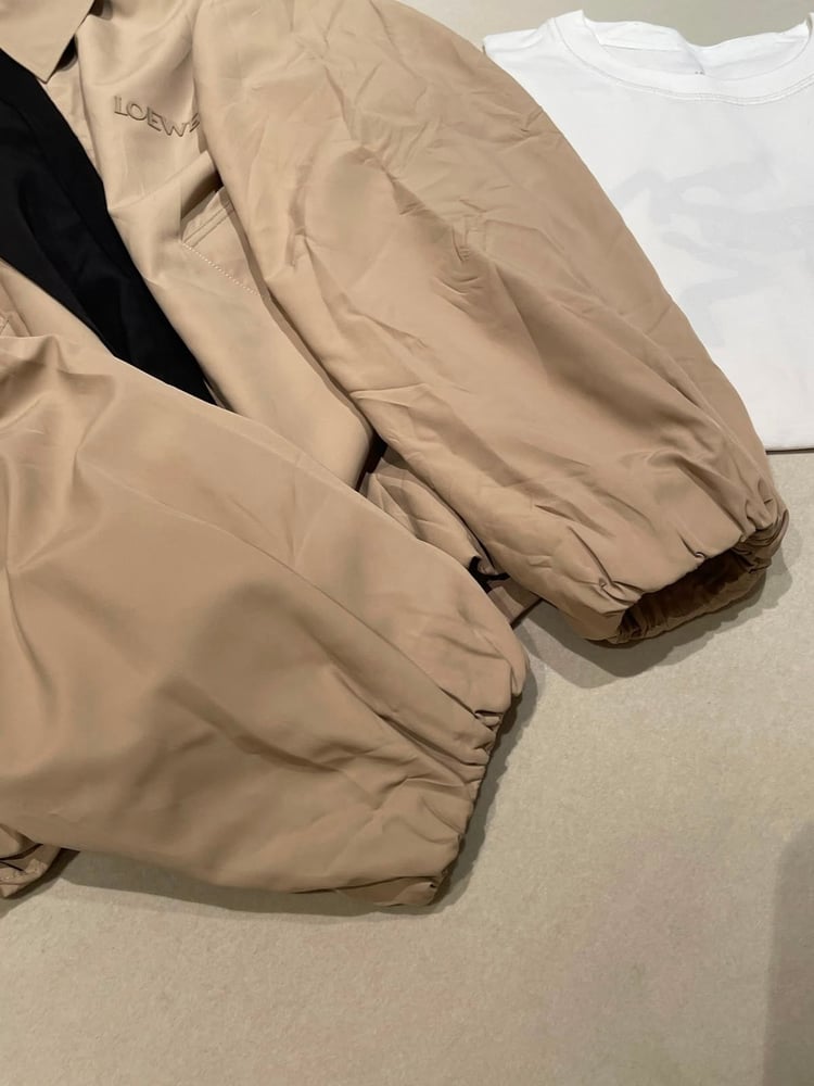طقم "لويفي" العصري باللون البيج (Loewe Modern Beige Set)