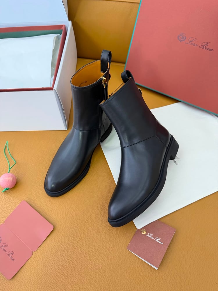 بوت "لورو بيانا" (Loro Piana) النسائي الجلدي الفاخر بسحاب جانبي