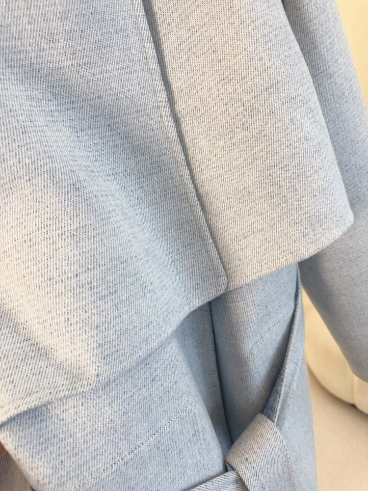 جاكيت هيرميس النسائي القصير متعدد القطع بحزام الخصر (Hermès Multi-Piece Short Wool Jacket with Belt)