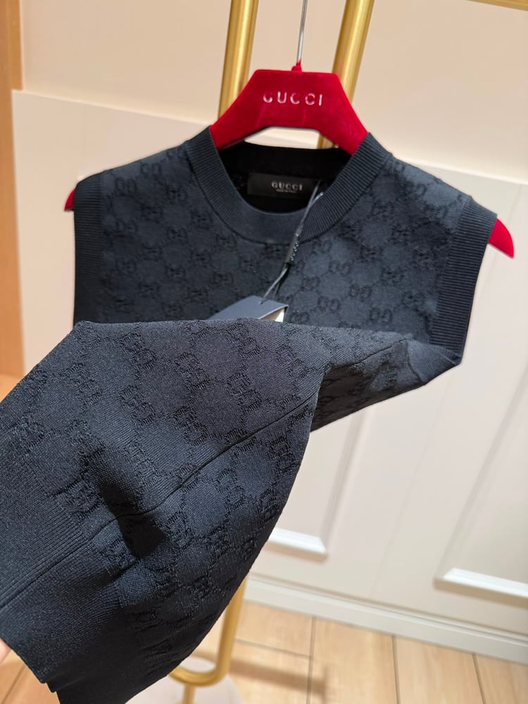 توب / بلوزة بدون أكمام "غوتشي" (Gucci) الفاخرة