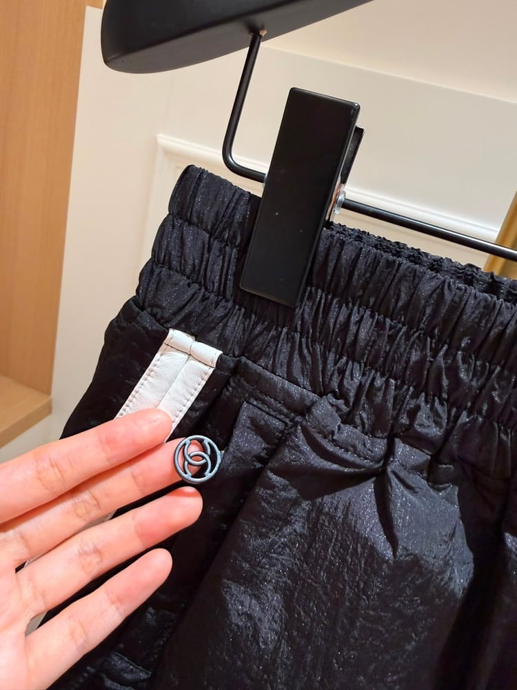 طقم "شانيل" (Chanel) الرياضي الفاخر