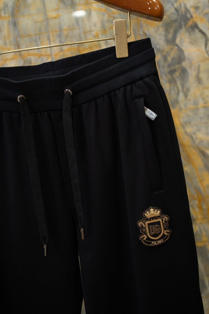 طقم رياضي فاخر للرجال من دولتشي آند غابانا (Dolce & Gabbana Tracksuit)